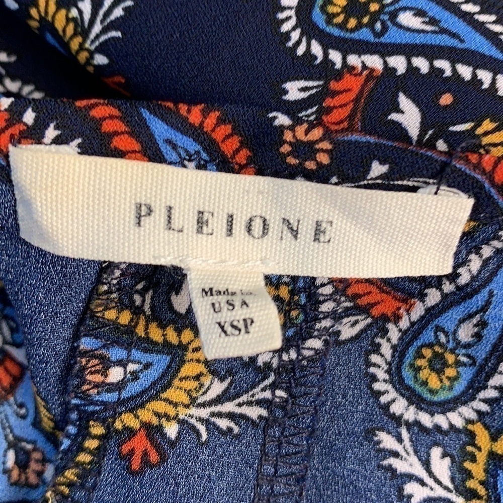 Women’s Pleione XSP, pull over short sleeve blouse. Dark blue and maroon Shirt - Picture 2 of 4